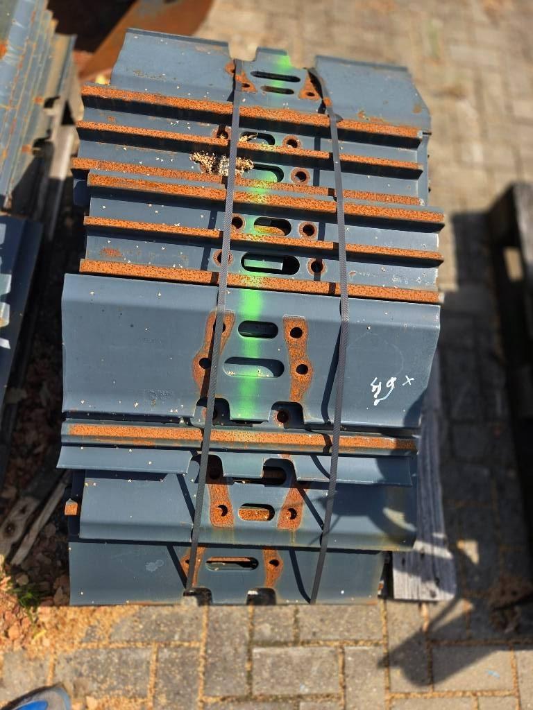 Hyundai Track Pads - Robex 220 - 600mm. Tracks, chains and undercarriage
