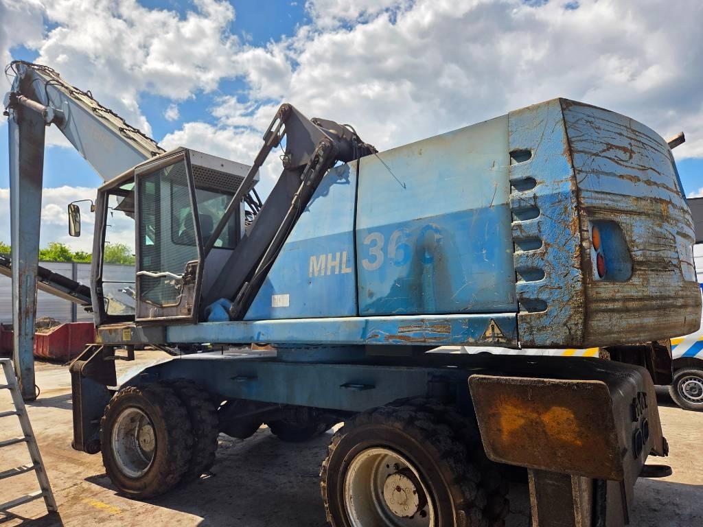 Fuchs MHL 360 Waste / industry handlers