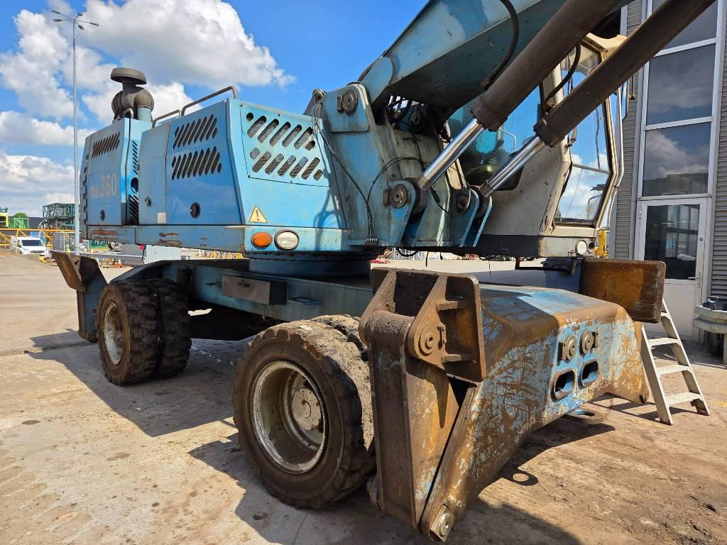 Fuchs MHL 360 Waste / industry handlers