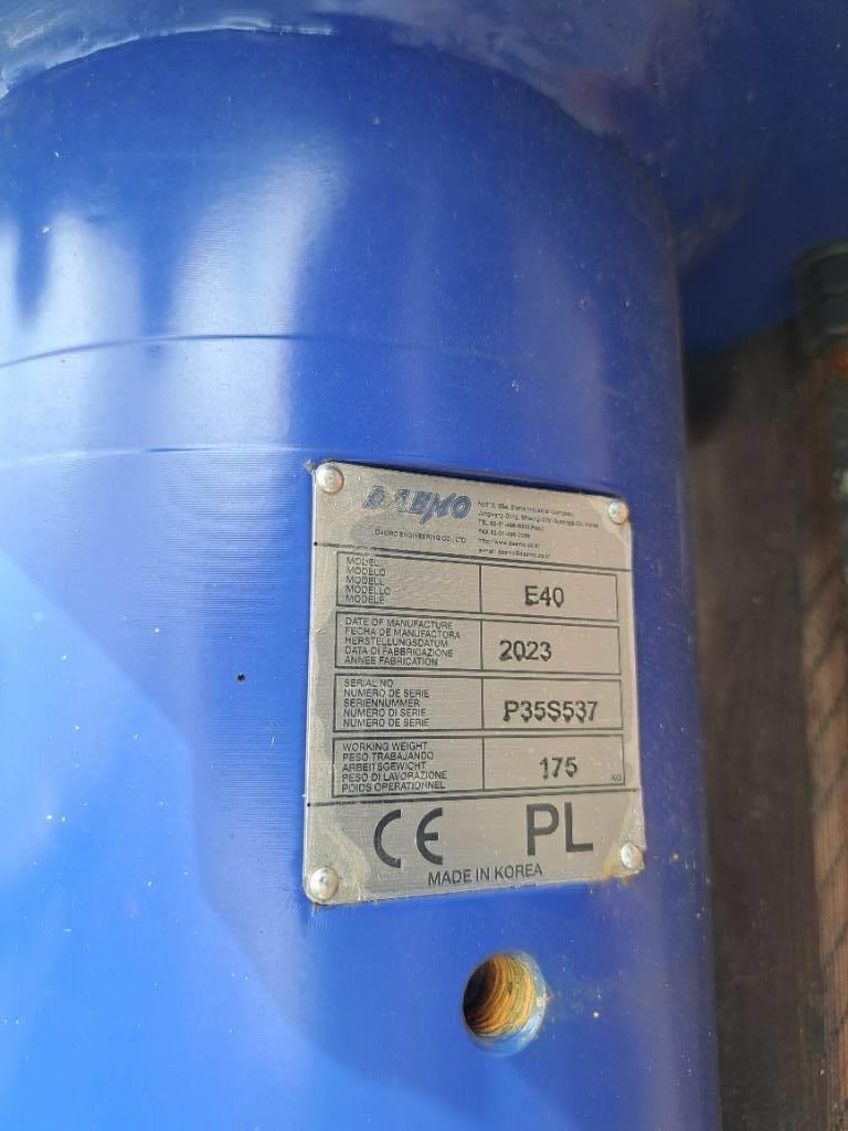 Daemo E40 with CW05 Hammers / Breakers