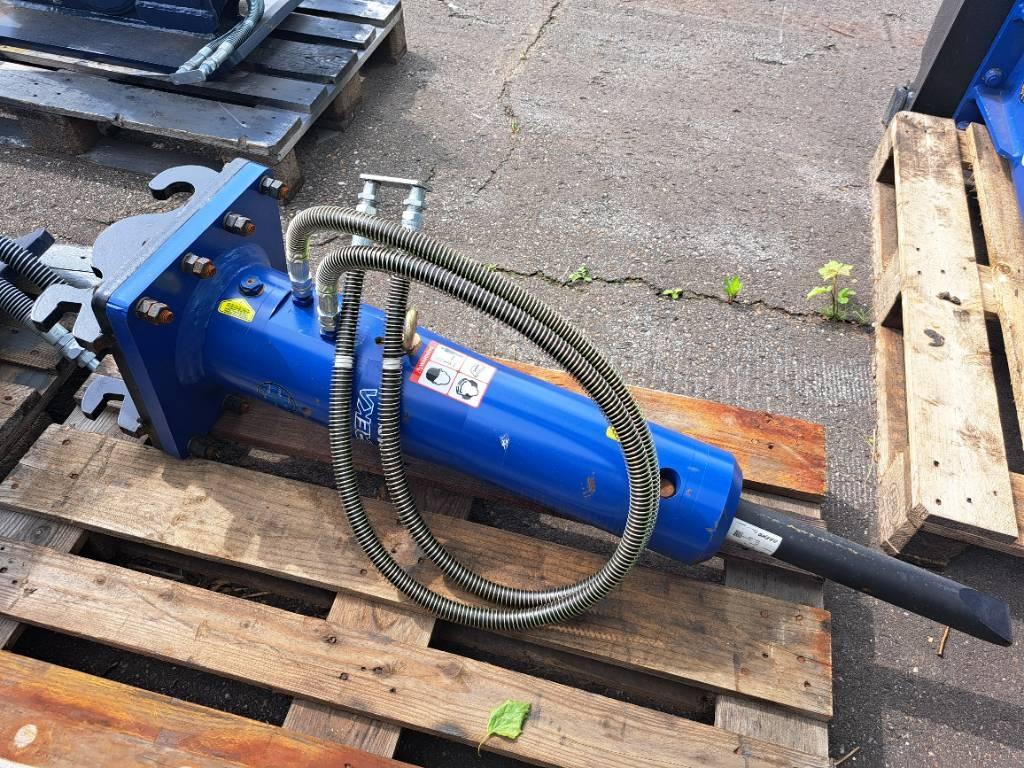 Daemo E40 with CW05 Hammers / Breakers