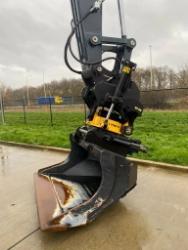 Engcon EC233, OQ80, GB29 = Rotator + Coupler + Gripper +