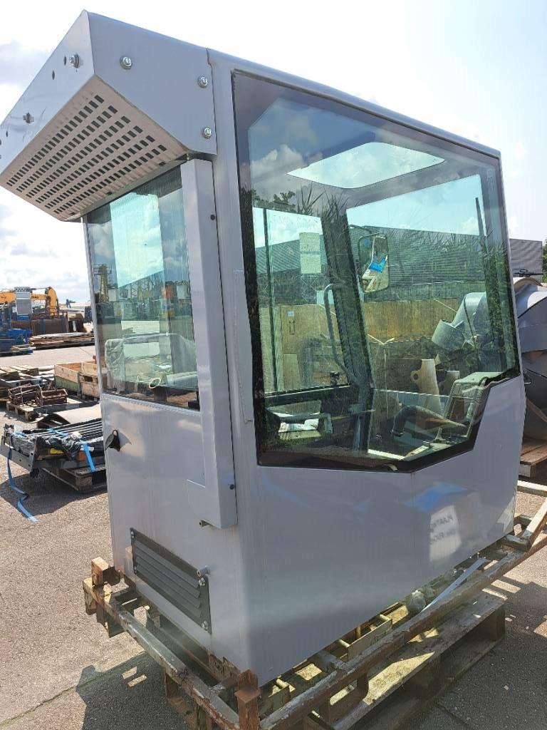 Fuchs D & E Cabin Cabins and interior