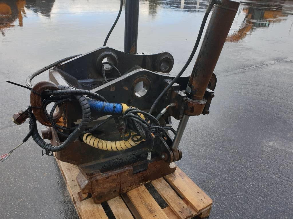 Engcon Tilting Coupler Quick connectors